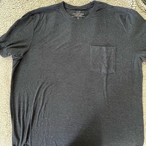 Vineyard Vines men's XL t-shirt. Like new, rarely worn, non-smoking/pet-free.